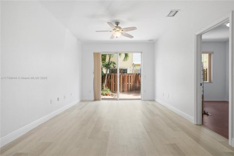Townhouse in Miramar, Florida 4 bedrooms, 203.46 sq.m. № 1684172 - photo 10