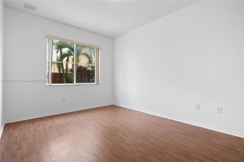 Townhouse in Miramar, Florida 4 bedrooms, 203.46 sq.m. № 1684172 - photo 28