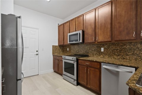 Townhouse in Miramar, Florida 4 bedrooms, 203.46 sq.m. № 1684172 - photo 13