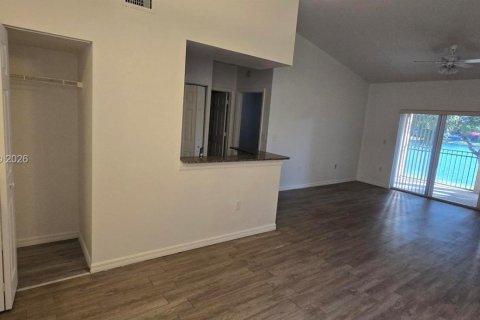 Condo in Miramar, Florida, 3 bedrooms  № 2003833 - photo 24