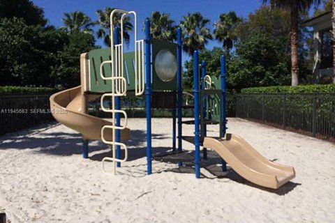 Condo in Miramar, Florida, 3 bedrooms  № 2003833 - photo 9