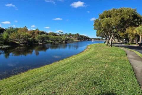 Condo in Miramar, Florida, 3 bedrooms  № 2003833 - photo 3