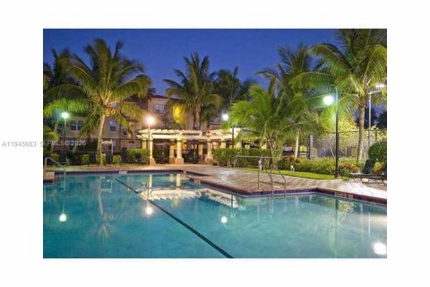 Condo in Miramar, Florida, 3 bedrooms  № 2003833 - photo 2