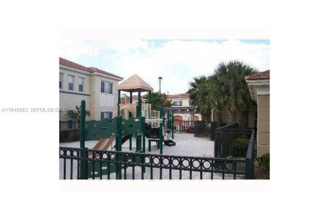 Condo in Miramar, Florida, 3 bedrooms  № 2003833 - photo 10