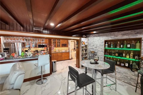 House in Miami, Florida 5 bedrooms, 204.94 sq.m. № 1994640 - photo 20