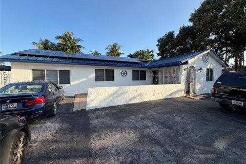 House in Miami, Florida 5 bedrooms, 204.94 sq.m. № 1994640