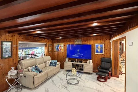 House in Miami, Florida 5 bedrooms, 204.94 sq.m. № 1994640 - photo 21