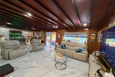 House in Miami, Florida 5 bedrooms, 204.94 sq.m. № 1994640 - photo 22