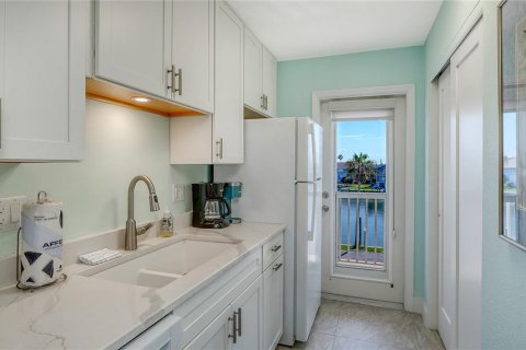 Condo in Sarasota, Florida, 1 bedroom № 2237322 - photo 15