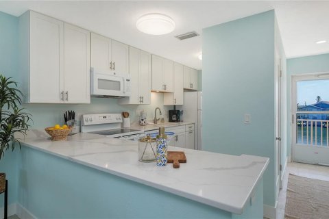 Condo in Sarasota, Florida, 1 bedroom № 2237322 - photo 12
