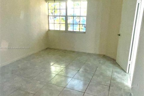 Condominio en venta en Pembroke Pines, Florida, 2 dormitorios, 79.34 m2 № 1799122 - foto 9