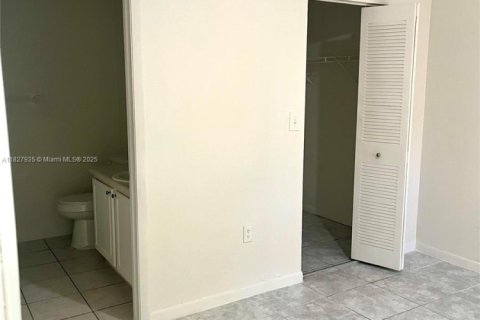 Condominio en venta en Pembroke Pines, Florida, 2 dormitorios, 79.34 m2 № 1799122 - foto 12