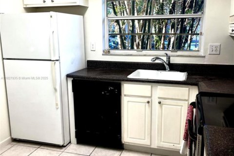 Condominio en venta en Pembroke Pines, Florida, 2 dormitorios, 79.34 m2 № 1799122 - foto 6