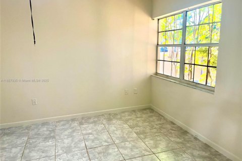 Condominio en venta en Pembroke Pines, Florida, 2 dormitorios, 79.34 m2 № 1799122 - foto 13