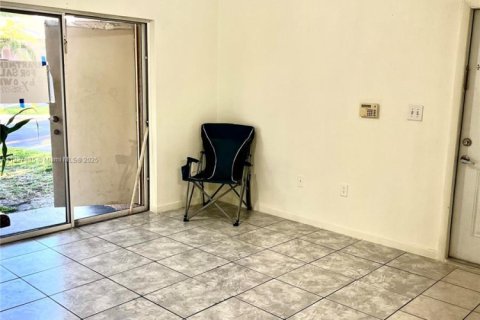 Condominio en venta en Pembroke Pines, Florida, 2 dormitorios, 79.34 m2 № 1799122 - foto 3