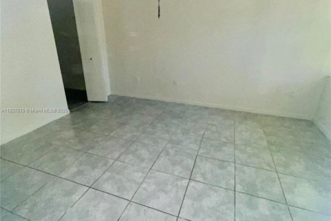 Condominio en venta en Pembroke Pines, Florida, 2 dormitorios, 79.34 m2 № 1799122 - foto 10