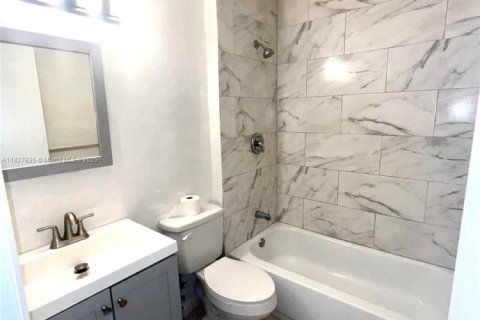 Condominio en venta en Pembroke Pines, Florida, 2 dormitorios, 79.34 m2 № 1799122 - foto 14