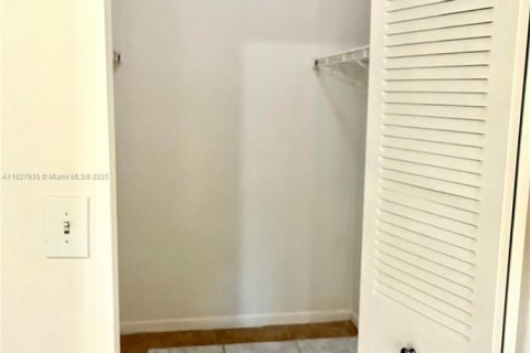 Condominio en venta en Pembroke Pines, Florida, 2 dormitorios, 79.34 m2 № 1799122 - foto 11