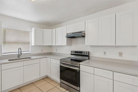 Casa en venta en Tampa, Florida, 3 dormitorios, 114.27 m2 № 2202454 - foto 2