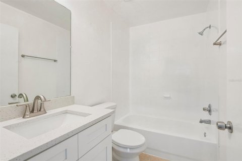 Casa en venta en Tampa, Florida, 3 dormitorios, 114.27 m2 № 2202454 - foto 16