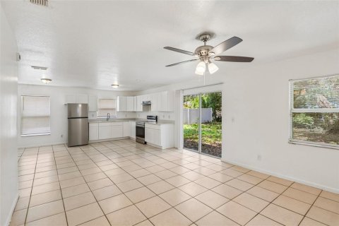Casa en venta en Tampa, Florida, 3 dormitorios, 114.27 m2 № 2202454 - foto 7