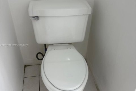 Снять в аренду квартиру в Майами, Флорида 1 спальня, 62.06м2, № 2045727 - фото 6