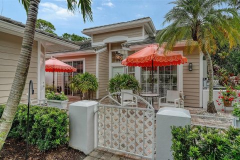 House in University Park, Florida 2 bedrooms, 149.48 sq.m. № 1903487 - photo 3