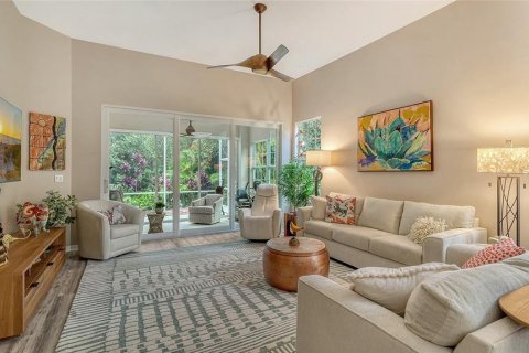 House in University Park, Florida 2 bedrooms, 149.48 sq.m. № 1903487 - photo 8