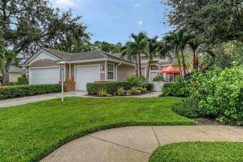 House in University Park, Florida 2 bedrooms, 149.48 sq.m. № 1903487 - photo 2