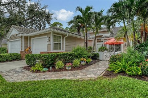 House in University Park, Florida 2 bedrooms, 149.48 sq.m. № 1903487 - photo 1