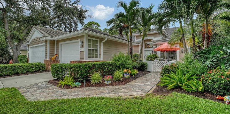 House in University Park, Florida 2 bedrooms, 149.48 sq.m. № 1903487