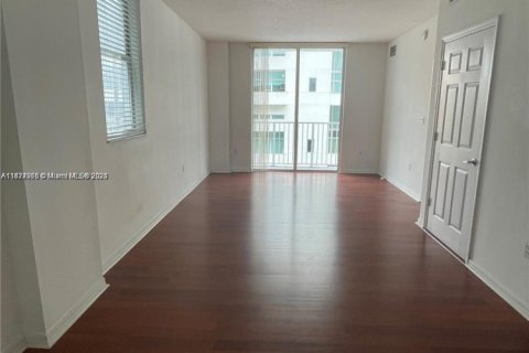 Copropriété à louer à Miami, Floride: 1 chambre, 67.91 m2 № 1926419 - photo 2