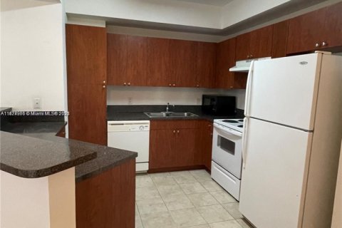 Copropriété à louer à Miami, Floride: 1 chambre, 67.91 m2 № 1926419 - photo 3