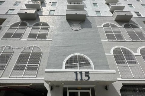 Copropriété à louer à Miami, Floride: 1 chambre, 67.91 m2 № 1926419 - photo 1