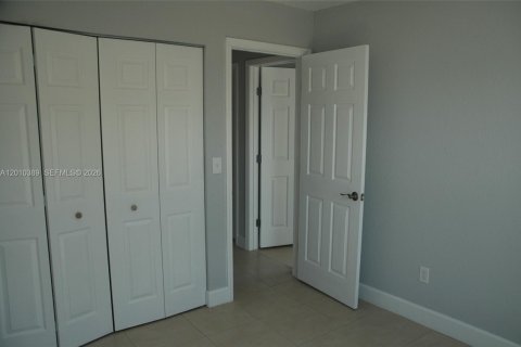 House in Homestead, Florida 3 bedrooms, 122.45 sq.m. № 2075243 - photo 5