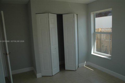 House in Homestead, Florida 3 bedrooms, 122.45 sq.m. № 2075243 - photo 4