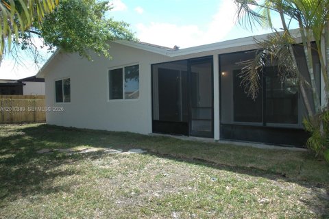 House in Homestead, Florida 3 bedrooms, 122.45 sq.m. № 2075243 - photo 9