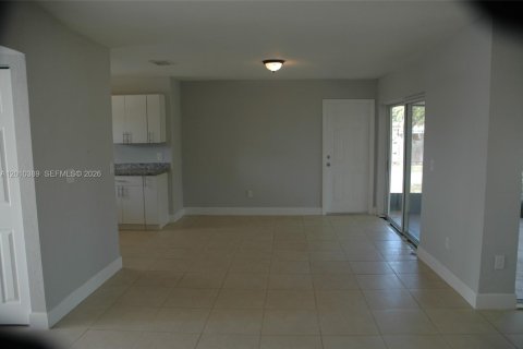House in Homestead, Florida 3 bedrooms, 122.45 sq.m. № 2075243 - photo 3