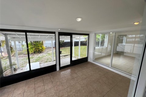 House in Homestead, Florida 3 bedrooms, 122.45 sq.m. № 2075243 - photo 10