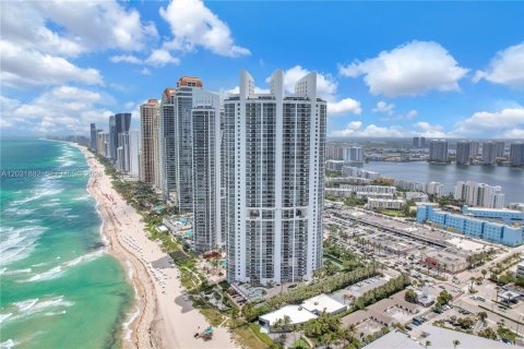 Condominio en venta en Sunny Isles Beach, Florida, 1 dormitorio, 92.16 m2 № 2184002 - foto 2