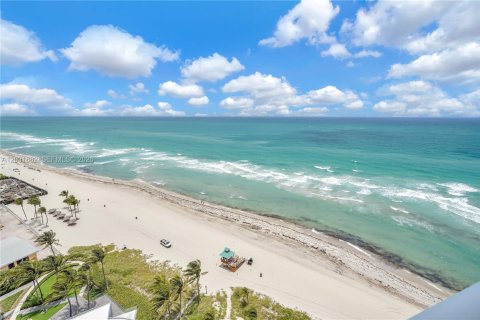 Condominio en venta en Sunny Isles Beach, Florida, 1 dormitorio, 92.16 m2 № 2184002 - foto 4