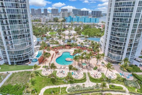 Condominio en venta en Sunny Isles Beach, Florida, 1 dormitorio, 92.16 m2 № 2184002 - foto 27