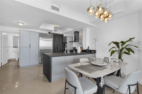 Condominio en venta en Sunny Isles Beach, Florida, 1 dormitorio, 92.16 m2 № 2184002 - foto 19