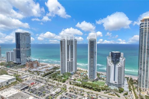 Condominio en venta en Sunny Isles Beach, Florida, 1 dormitorio, 92.16 m2 № 2184002 - foto 30