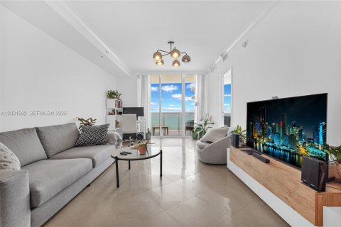 Condominio en venta en Sunny Isles Beach, Florida, 1 dormitorio, 92.16 m2 № 2184002 - foto 3