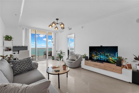 Condominio en venta en Sunny Isles Beach, Florida, 1 dormitorio, 92.16 m2 № 2184002 - foto 10