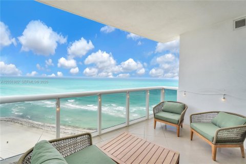 Condominio en Sunny Isles Beach, Florida, 1 dormitorio  № 2184002
