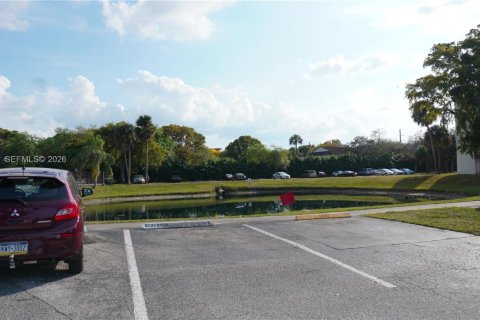 Copropriété à vendre à Sunrise, Floride: 2 chambres, 76.92 m2 № 2061018 - photo 14