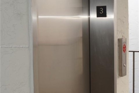 Copropriété à vendre à Sunrise, Floride: 2 chambres, 76.92 m2 № 2061018 - photo 13