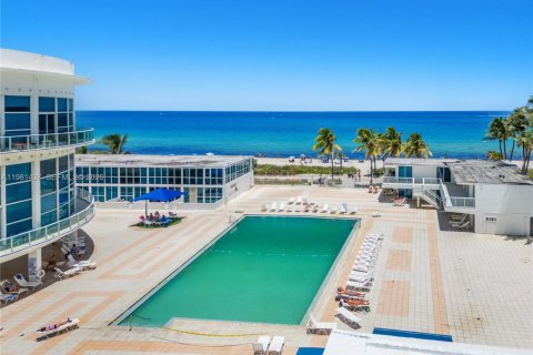 Купить кондоминиум в Майами-Бич, Флорида 37.16м2, № 2045046 - фото 23